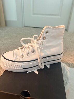 New in Box Converse Chuck Taylor All Star High-Top Platform Sneaker 5.5
